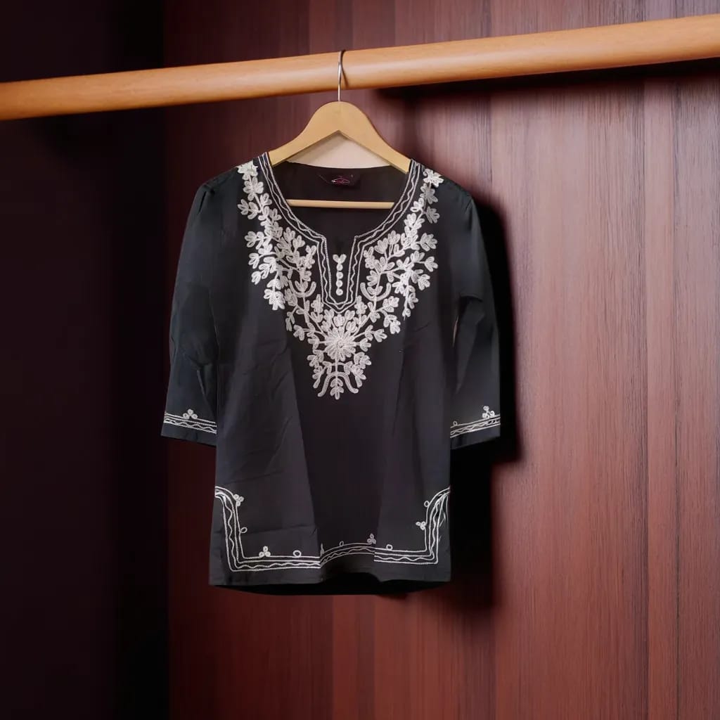 Black Solid Embroided Tunic Top